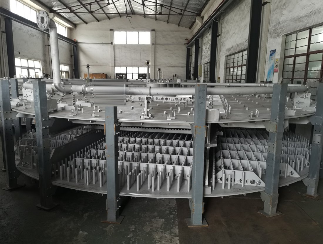 AMT reactor internals assembly — quench and distribution internals